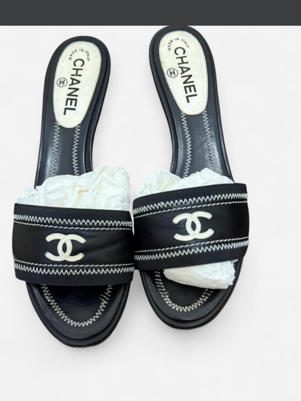 Authentic CHANEL Black Leather kitten heelss with White CC Logo - Picture 5 of 8
